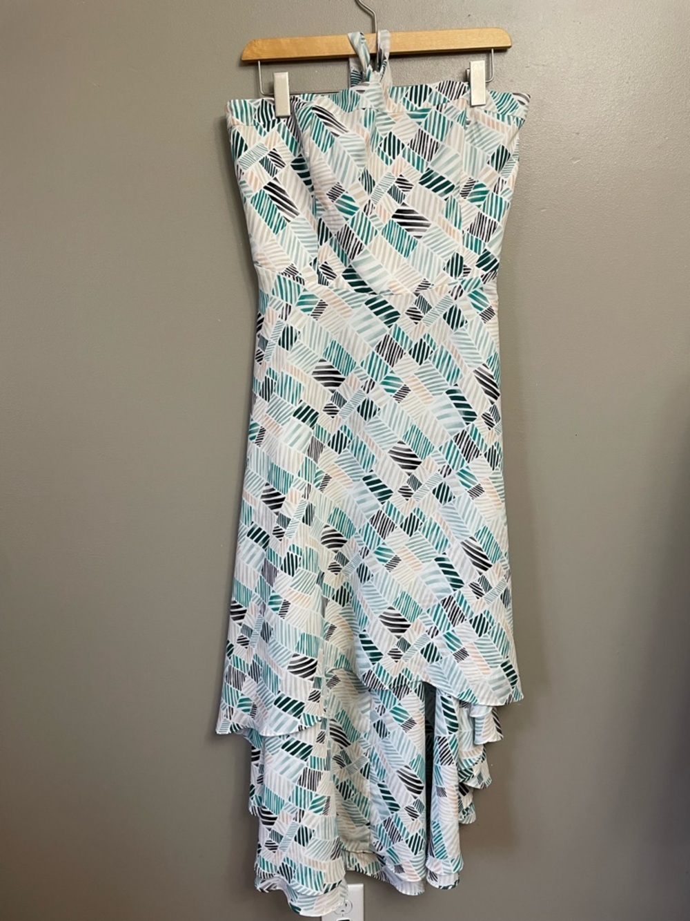 White House Black Market size 12 high low dress geometric
